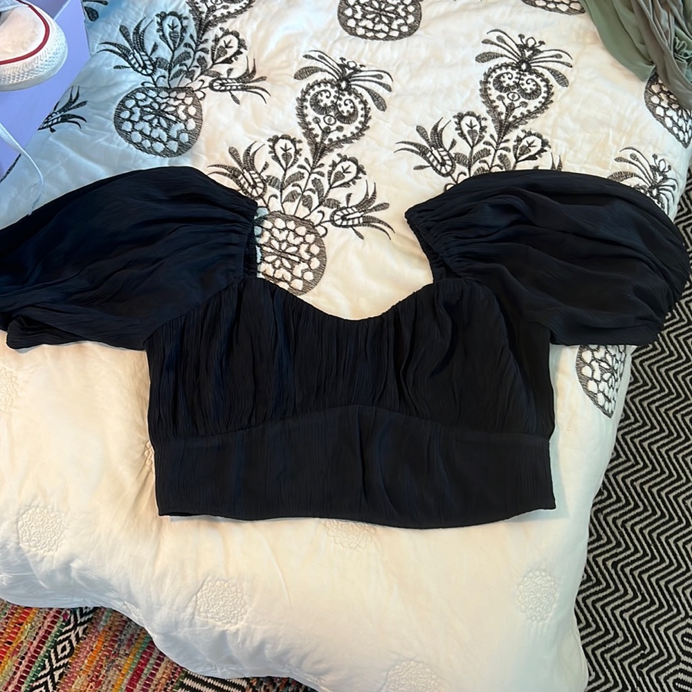New Abercrombie cropped puff sleeve